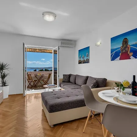 Newly Renovated With A Beautiful Sea View Emili 프로마이나