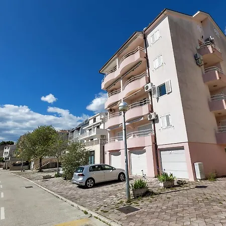 아파트 Newly Renovated With A Beautiful Sea View Emili *