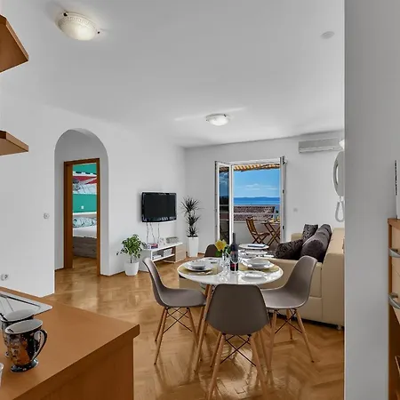 Newly Renovated With A Beautiful Sea View Emili Apartament *