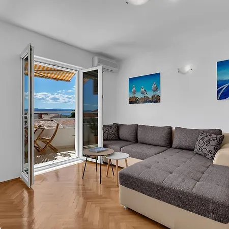 아파트 Newly Renovated With A Beautiful Sea View Emili *