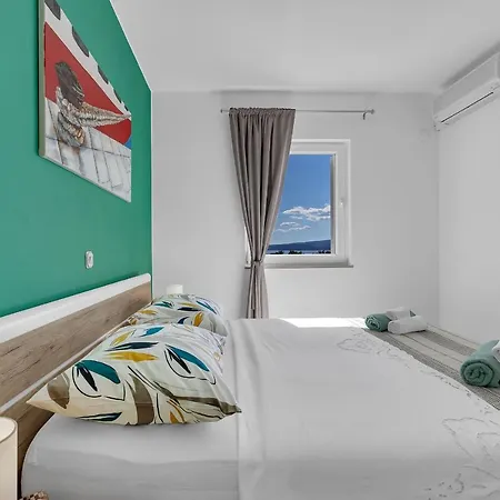아파트 Newly Renovated With A Beautiful Sea View Emili 프로마이나
