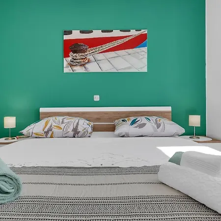 Newly Renovated With A Beautiful Sea View Emili Apartament