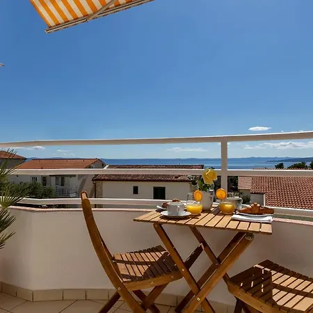 Newly Renovated With A Beautiful Sea View Emili 아파트 프로마이나