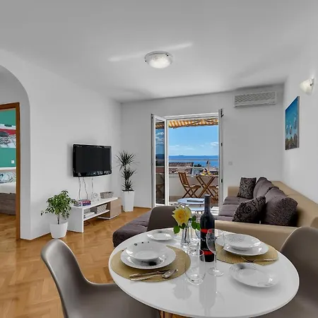 아파트 Newly Renovated With A Beautiful Sea View Emili